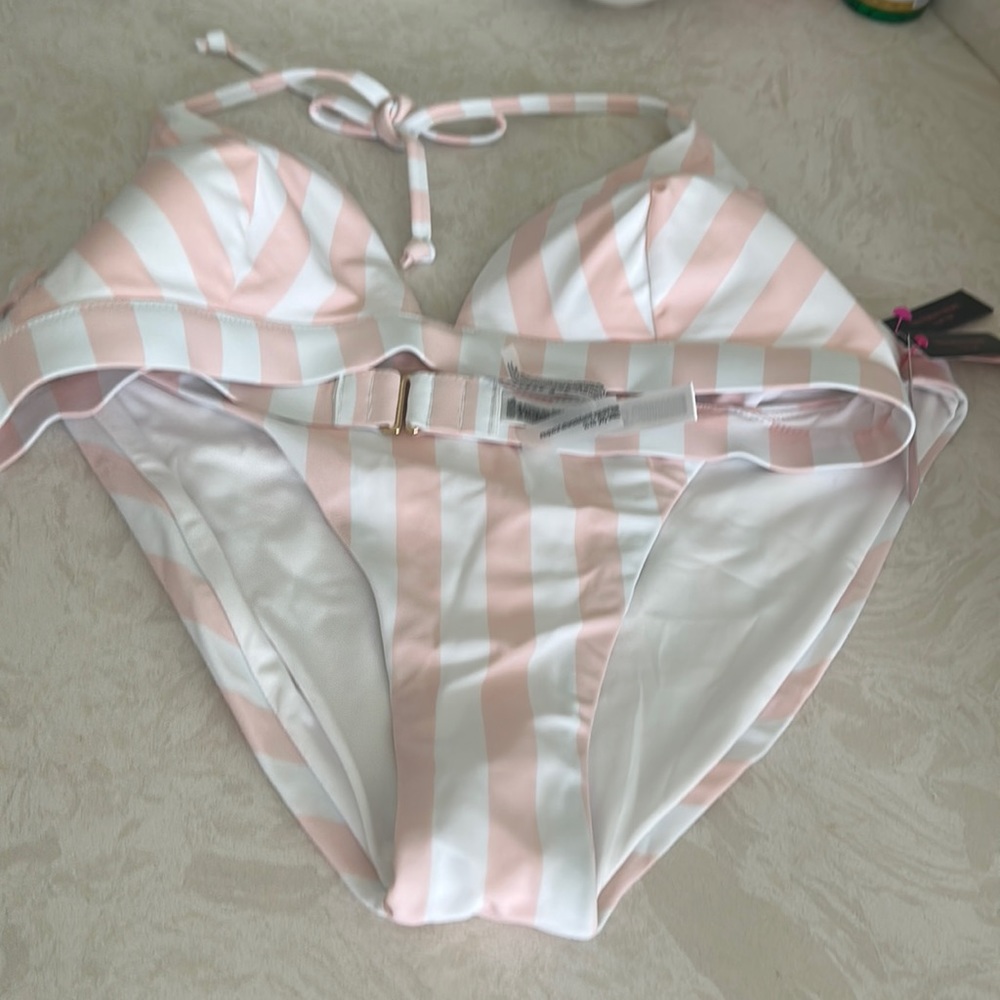 New Victoria secret bikini set! The top is XL and the bikini bottom L!